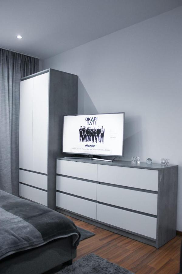 Vlad'S Downtown Apartment Petrila Экстерьер фото